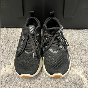adidas Women’s Edgebounce Black Size 6 athletic shoe